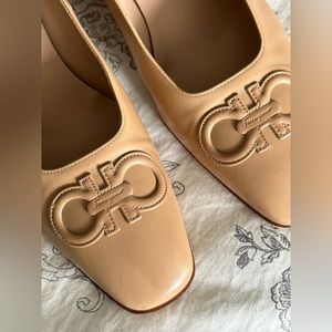 Vintage Salvatore Ferragamo Mandorla Calf Leather Tan Heels